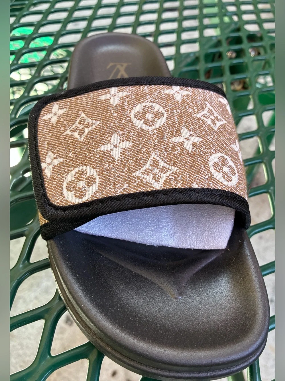 New Luxury Designer Like Slides Sandals Size 9